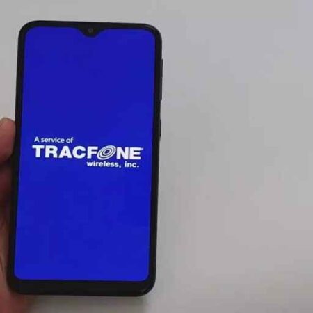 How to Use a Tracfone SIM With an iPhone